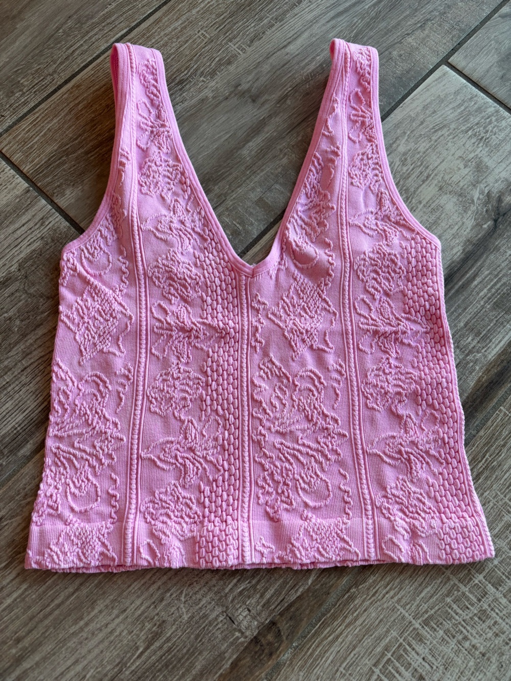 Urban Outfitters Kids Pink Textured V-Neck Tank Top in great condition kids smal